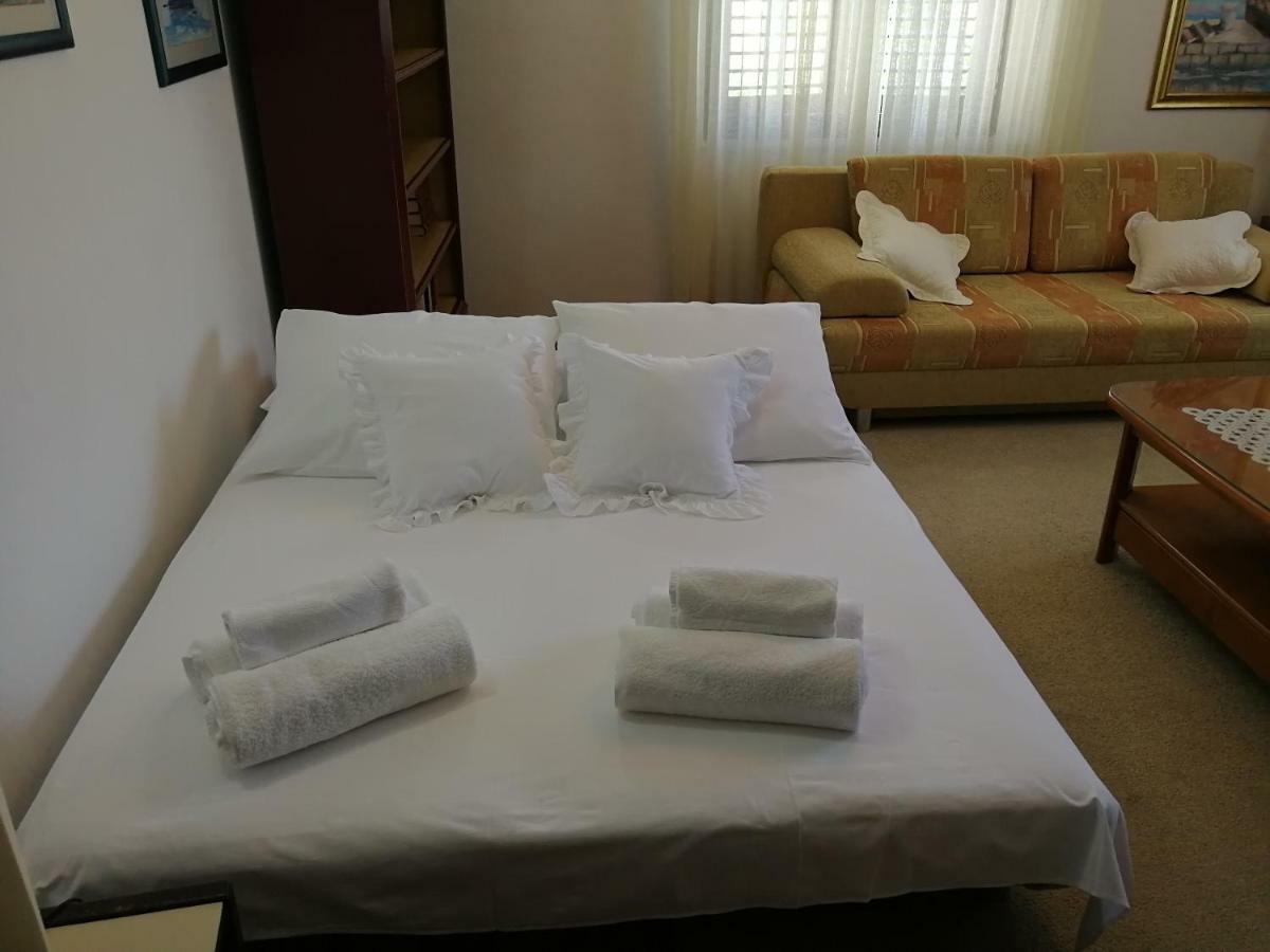 Apartman Mladenka Supetar Luaran gambar