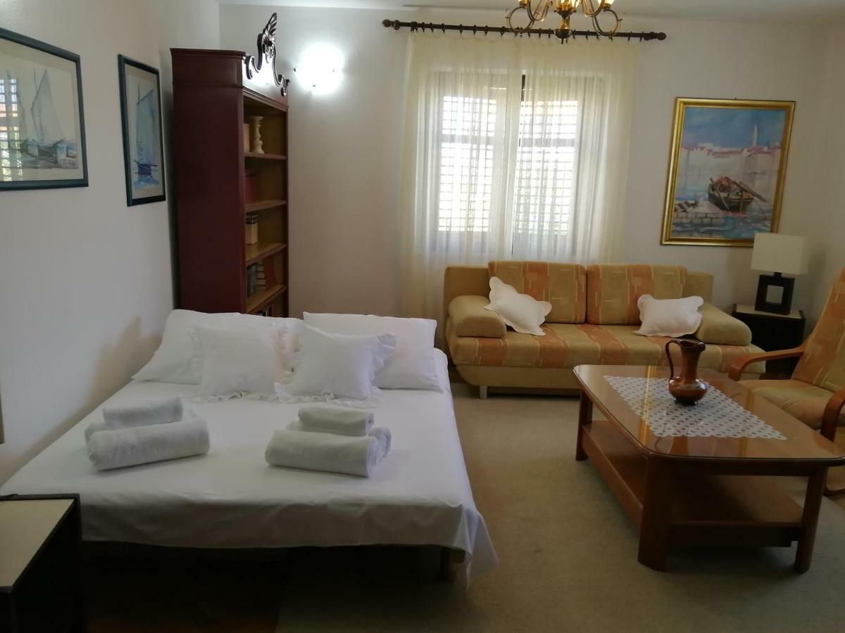 Apartman Mladenka Supetar Luaran gambar