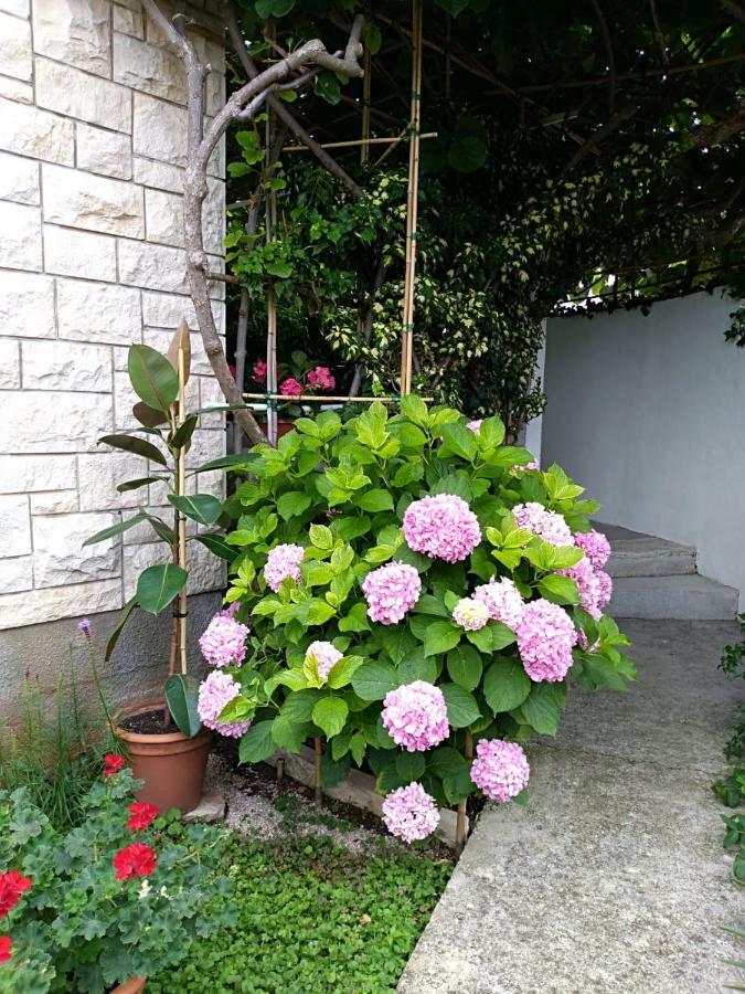 Apartman Mladenka Supetar Luaran gambar